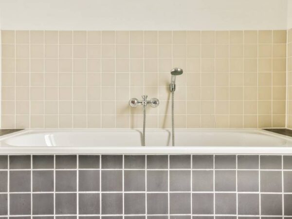 Professional Bathtub Refinishing & Reglazing Services