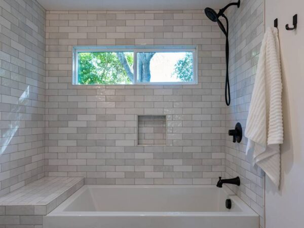 How the Cost to Resurface a Tub Impacts Your Home’s Resale Value