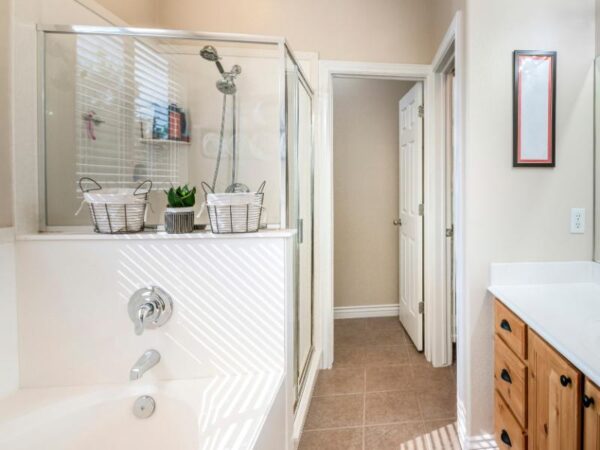 Can Reglazing Bathroom Tub With Cracks or Stains Work?