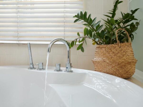 Can Tub Reglazers Restore Your Worn Bathtub?