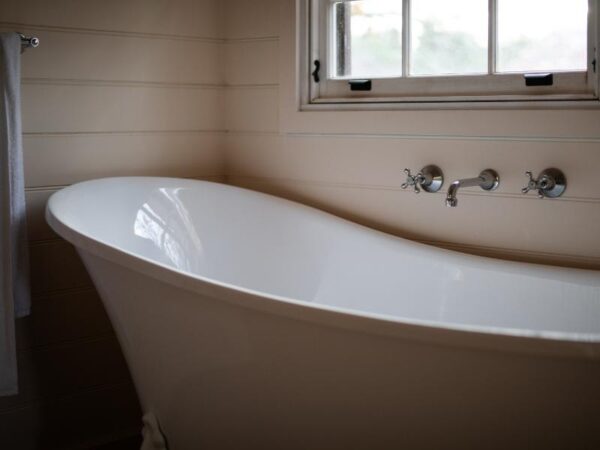 Bring a Worn Bathtub Back to Life With Tub Reglazers for Monroe, MI Homes
