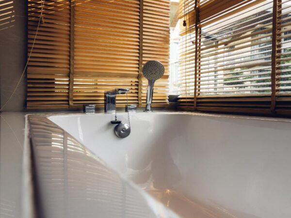 Bathtub Reglazing Near Van Buren, MI: Fast, Professional Tub Restoration